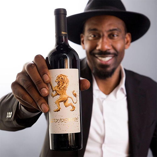 Amar'e Stoudmire holding a bottle of Stoudmire wine